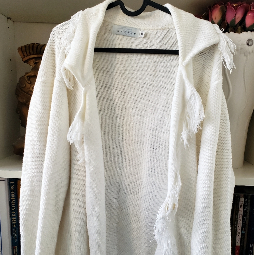 Cozy white cardigan with fringe